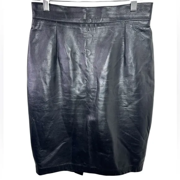 Danier Classic Black Leather Skirt Size 4???