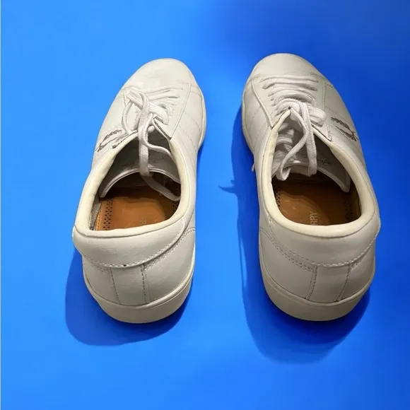 Fred Perry men’s leather sneakers - size 9